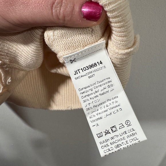 Cream super soft cropped cable knit button down sleeveless sweater vest - Picture 4 of 5